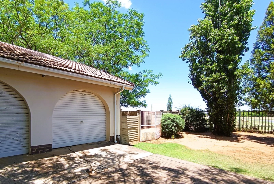 4 Bedroom Property for Sale in Langenhovenpark Free State